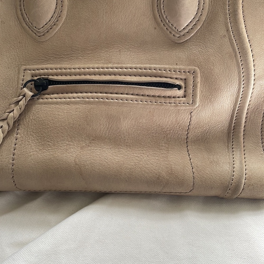 CÉLINE medium phantom tote in leopard - Picture 3 of 9